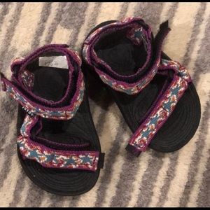 Teva baby girl or boy shoe size 2-3